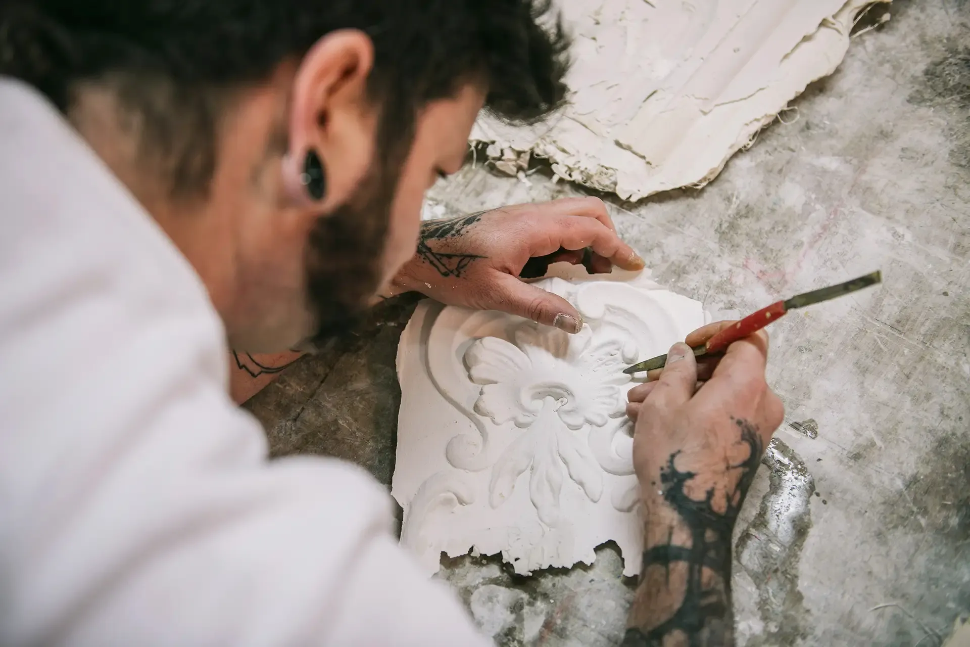 Florent Pidoux, gérant de l'entreprise Les Métiers du Plâtre ©David Gallard